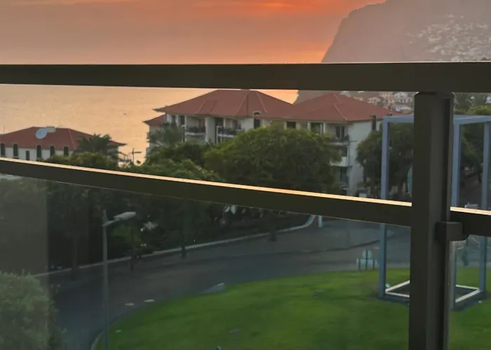 Cozy T2 With Ocean View * フンシャル