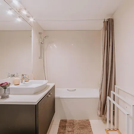 Cozy T2 With Ocean View فونشال