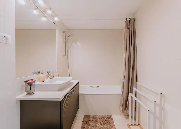 Cozy T2 With Ocean View 丰沙尔